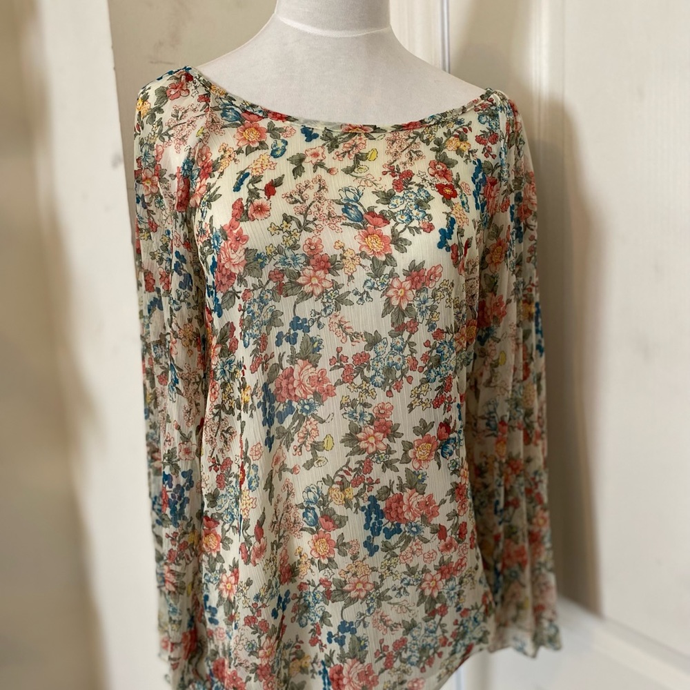 Brody Myles. Floral Long sleeves blouse.